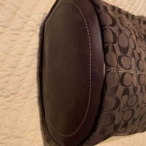 Coach bucket handbag. In like new condition.